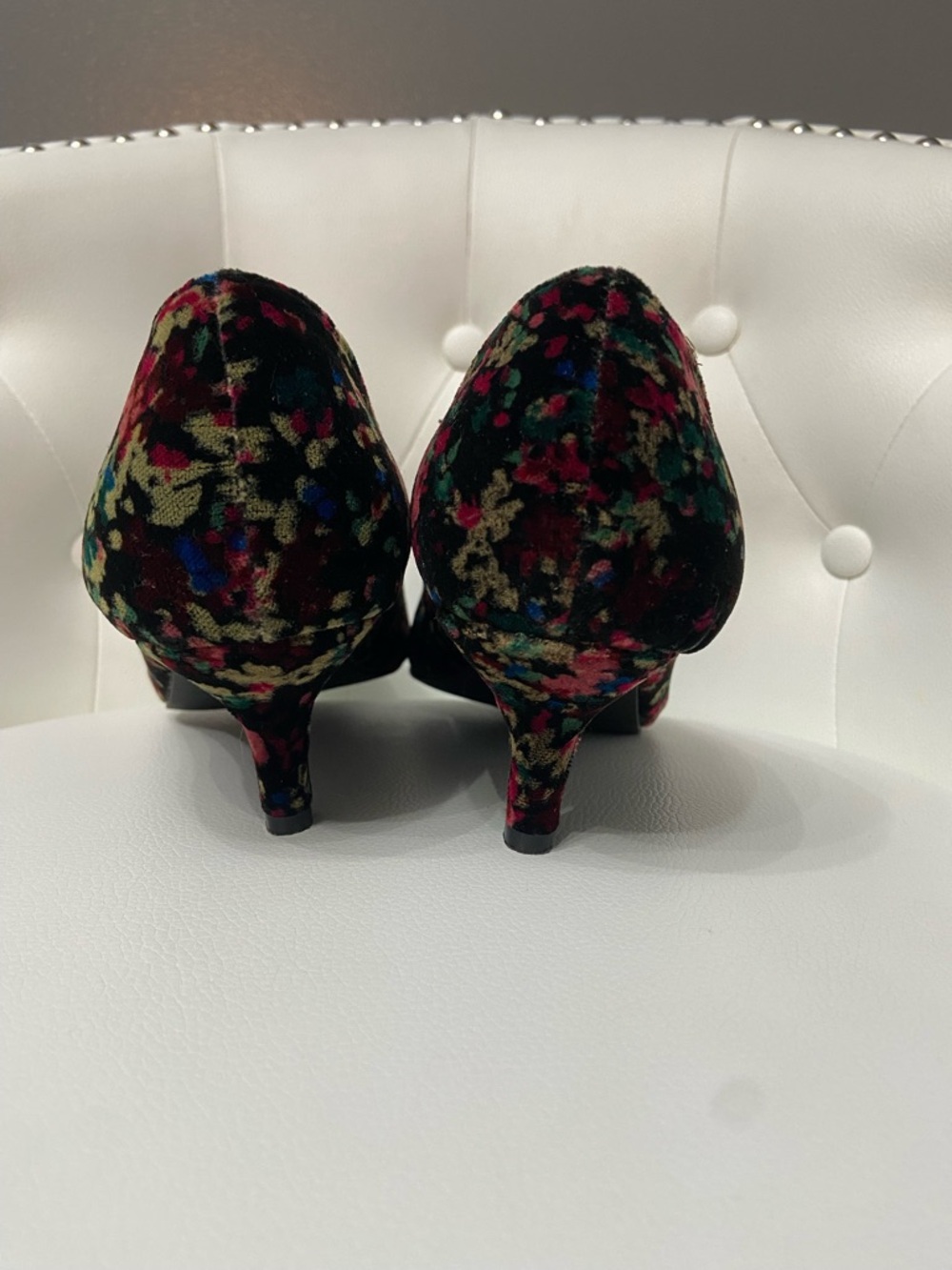 Beautiful BELLINI Bobcat Black Floral Velvet 2.25" Kitten Heel Dark Fairy 11W - Picture 8 of 17